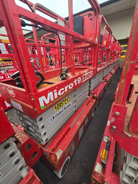 2019 MEC MICRO 19 Scissor Lift