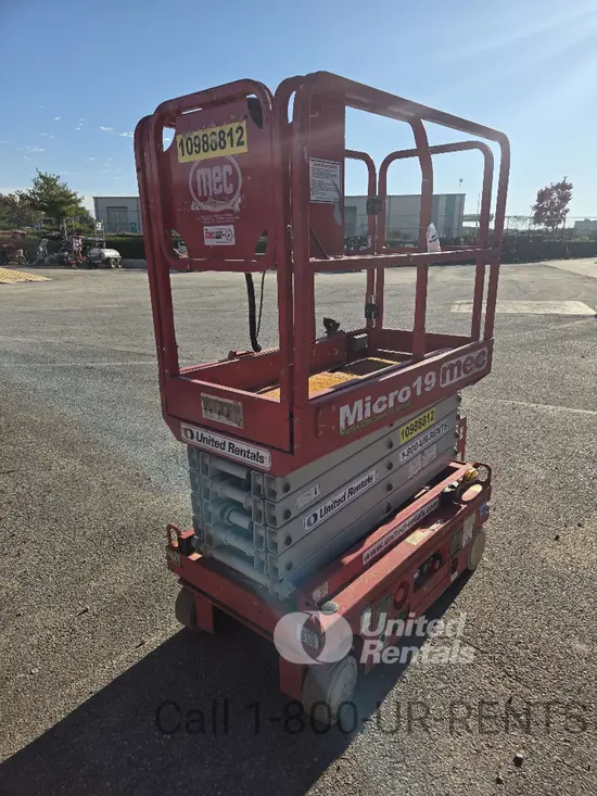 2019 MEC MICRO 19 Scissor Lift