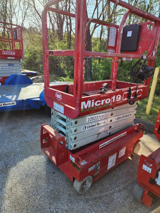 2019 MEC MICRO 19 Scissor Lift