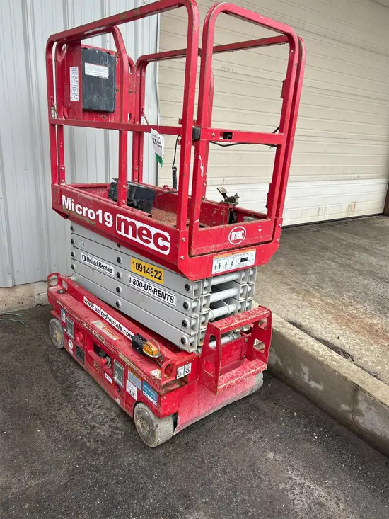 2019 MEC MICRO 19 Scissor Lift