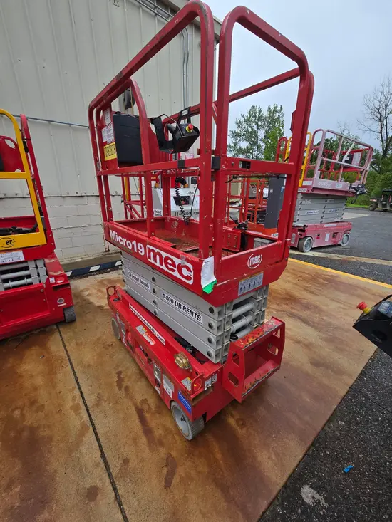 2019 MEC MICRO 19 Scissor Lift