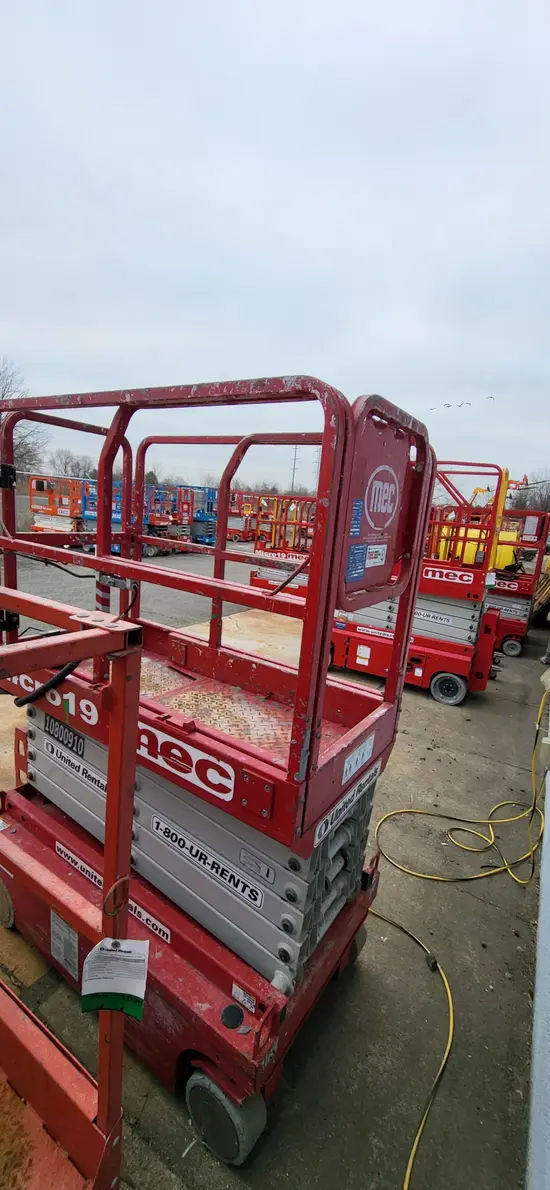 2018 MEC MICRO 19 Scissor Lift