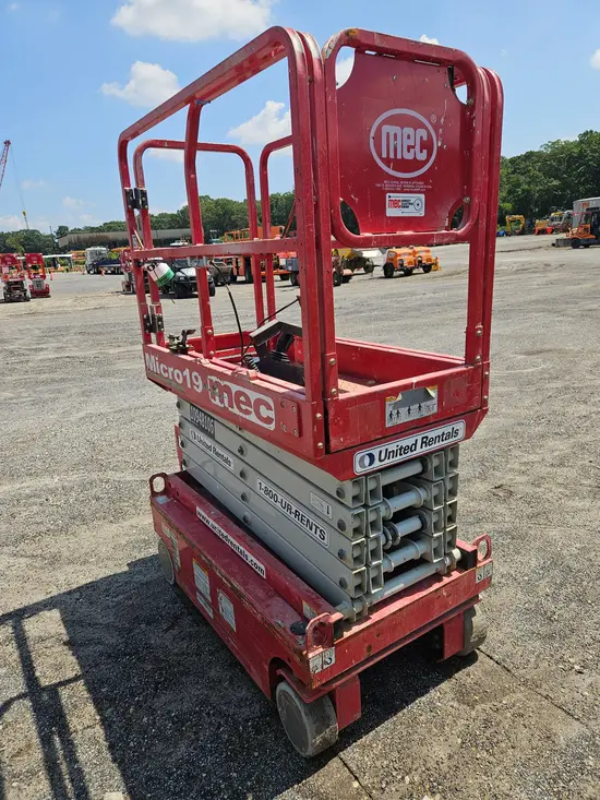 2019 MEC MICRO 19 Scissor Lift