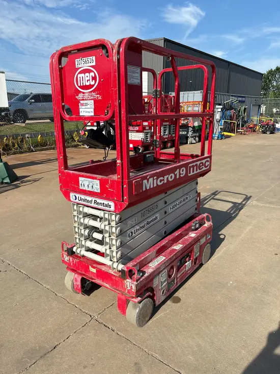 2018 MEC MICRO 19 Scissor Lift