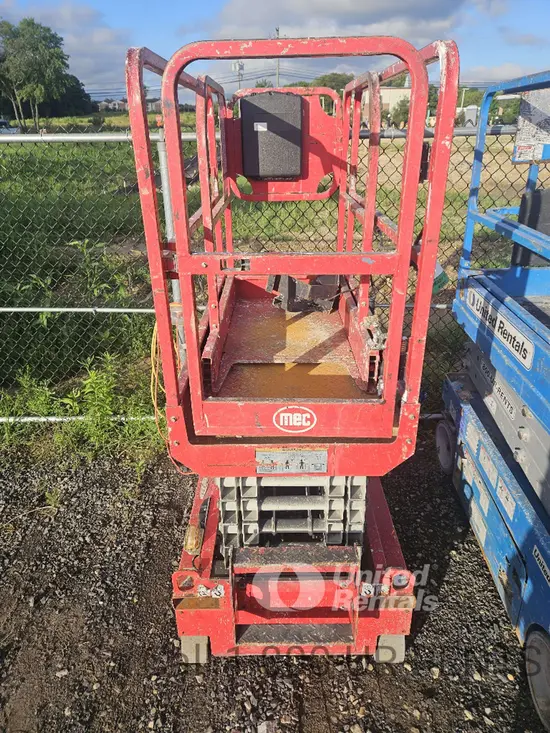 2019 MEC MICRO 19 Scissor Lift