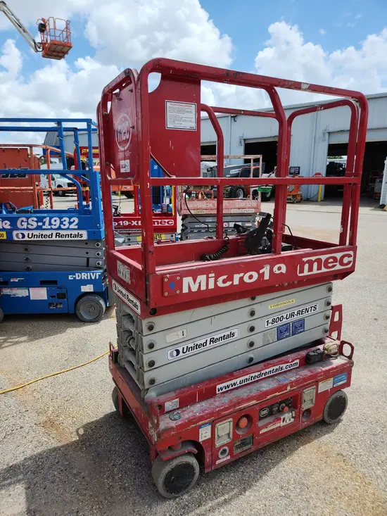 2018 MEC MICRO 19 Scissor Lift