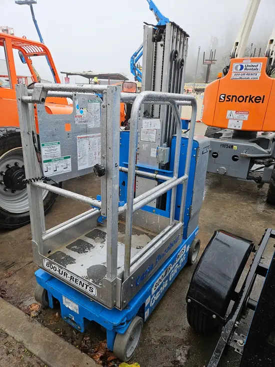 2018 Genie GR-20 Self-Propelled One-Person Lift