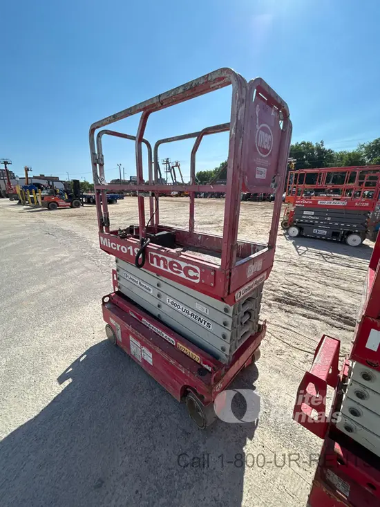 2018 MEC MICRO 19 Scissor Lift