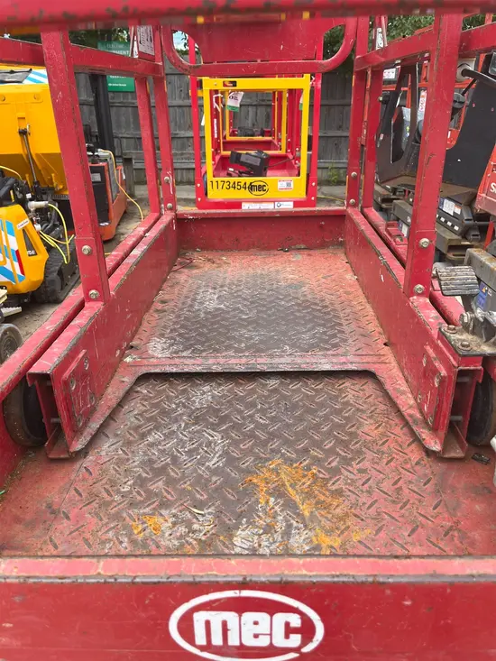 2019 MEC MICRO 19 Scissor Lift