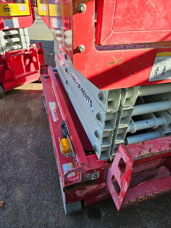 2019 MEC MICRO 19 Scissor Lift