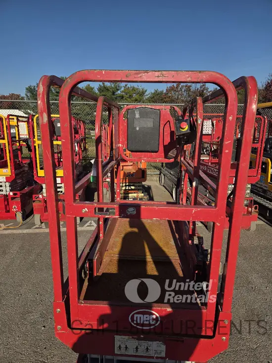 2019 MEC MICRO 19 Scissor Lift