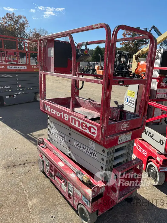 2018 MEC MICRO 19 Scissor Lift