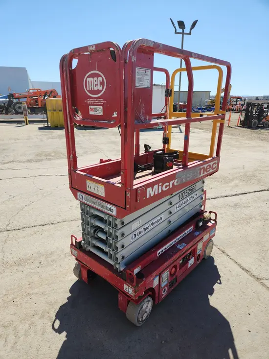 2018 MEC MICRO 19 Scissor Lift