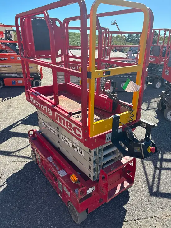 2018 MEC MICRO 19 Scissor Lift