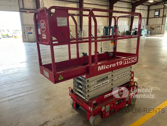 2018 MEC MICRO 19 Scissor Lift
