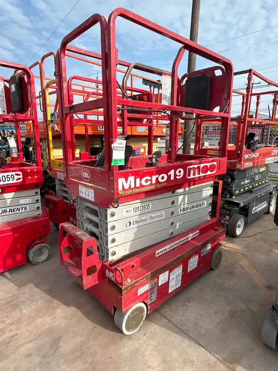 2019 MEC MICRO 19 Scissor Lift