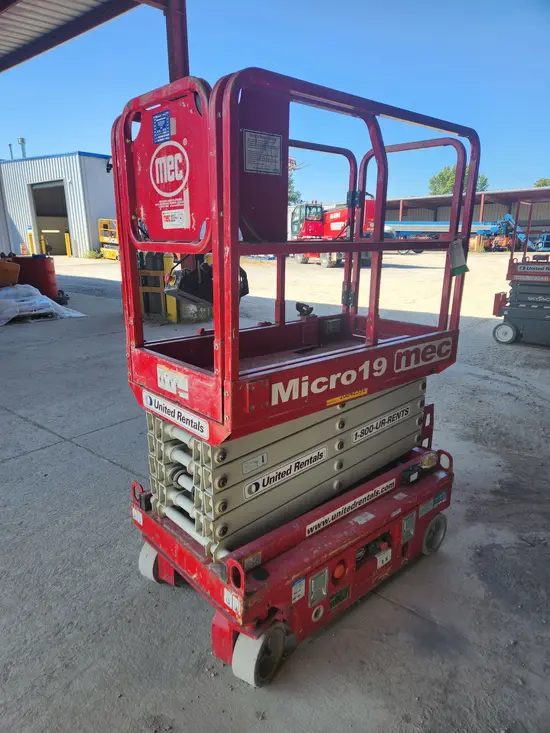 2018 MEC MICRO 19 Scissor Lift