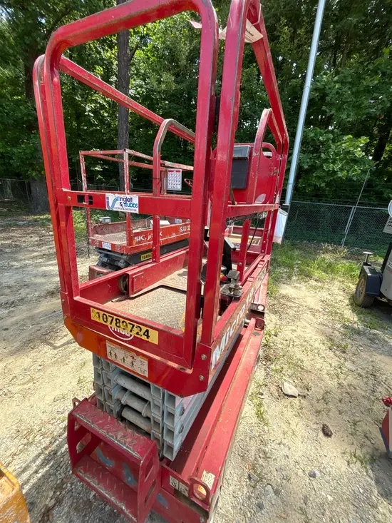 2018 MEC MICRO 19 Scissor Lift