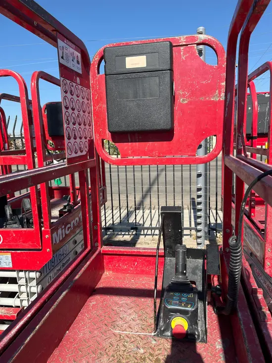 2018 MEC MICRO 19 Scissor Lift