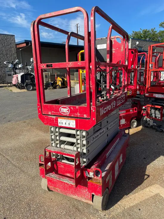 2018 MEC MICRO 19 Scissor Lift