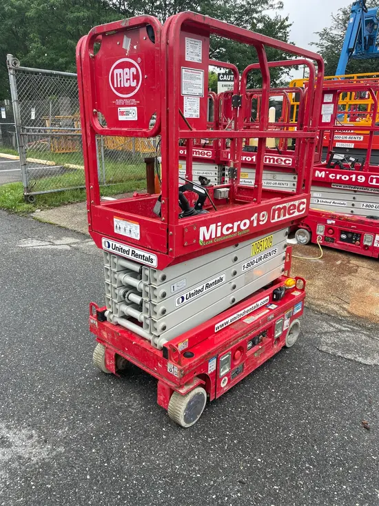 2019 MEC MICRO 19 Scissor Lift