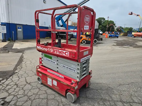 2019 MEC MICRO 19 Scissor Lift