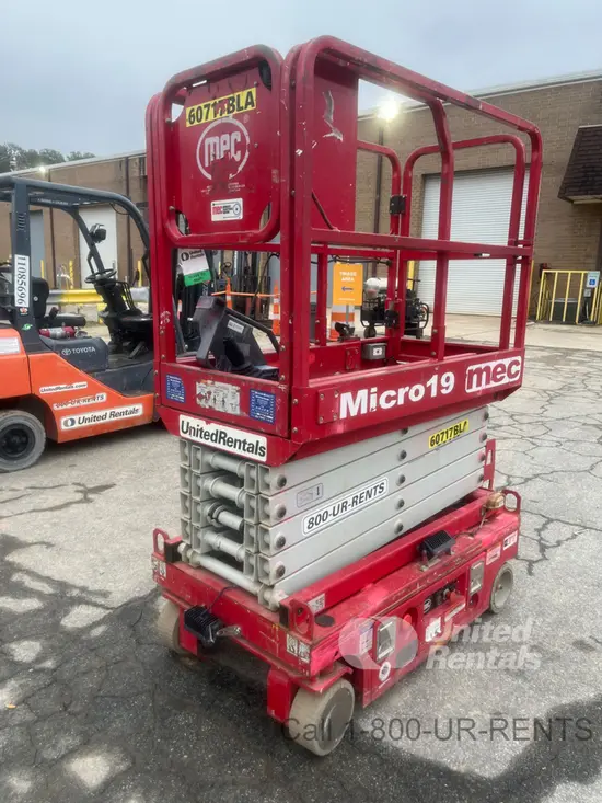 2018 MEC MICRO 19 Scissor Lift