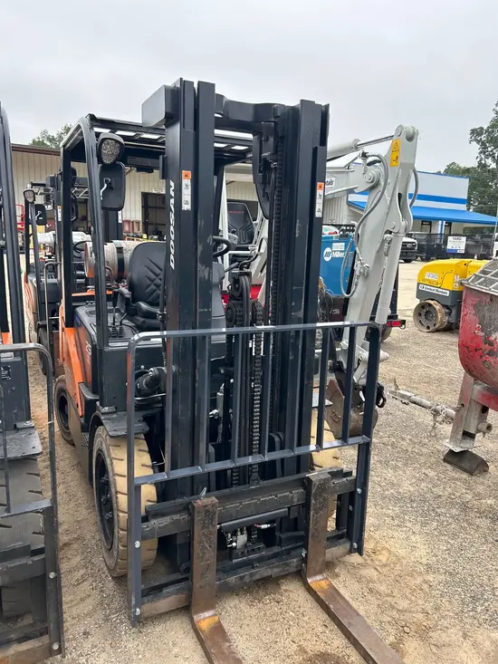 2022 Doosan G25E-7DF Warehouse Forklift