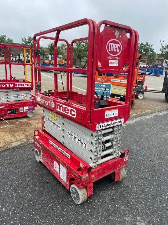 2019 MEC MICRO 19 Scissor Lift
