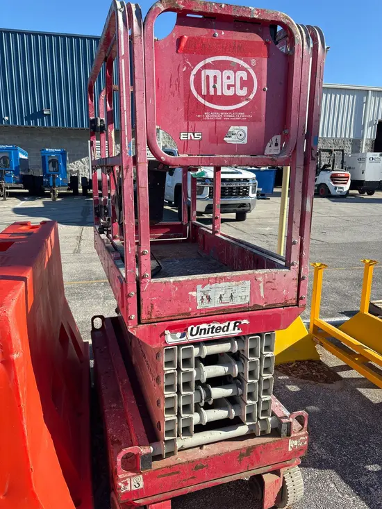 2018 MEC MICRO 19 Scissor Lift