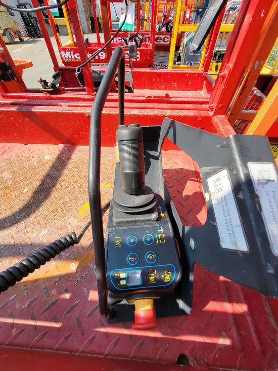 2018 MEC MICRO 19 Scissor Lift