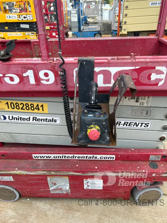 2018 MEC MICRO 19 Scissor Lift