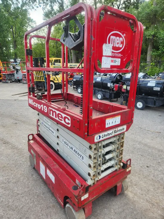 2018 MEC MICRO 19 Scissor Lift