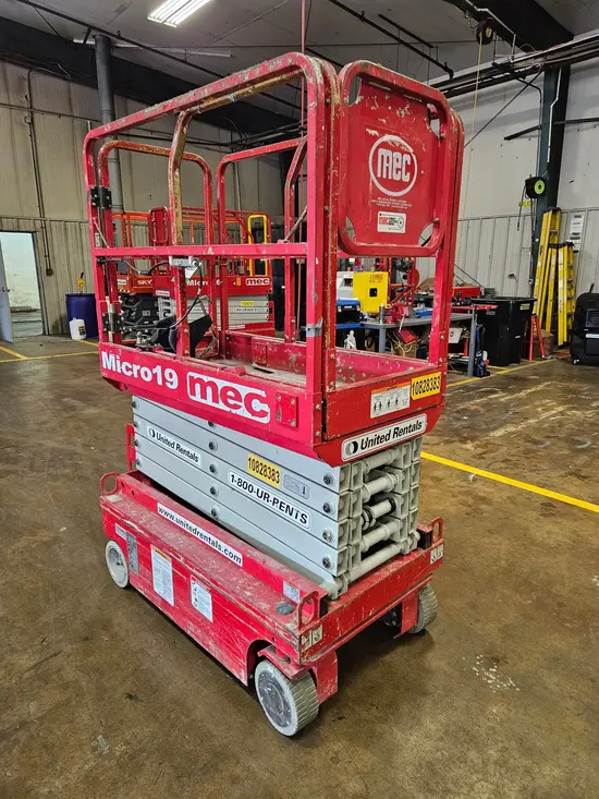2018 MEC MICRO 19 Scissor Lift
