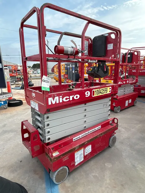 2018 MEC MICRO 19 Scissor Lift