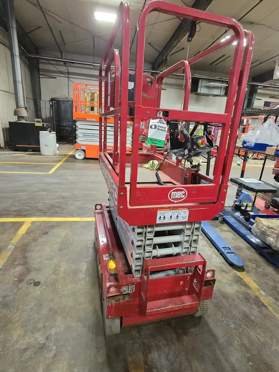2018 MEC MICRO 19 Scissor Lift