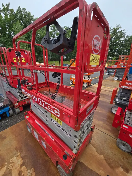 2019 MEC MICRO 19 Scissor Lift