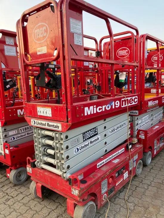 2018 MEC MICRO 19 Scissor Lift