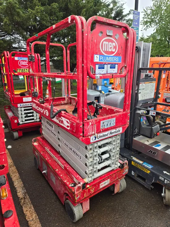 2018 MEC MICRO 19 Scissor Lift