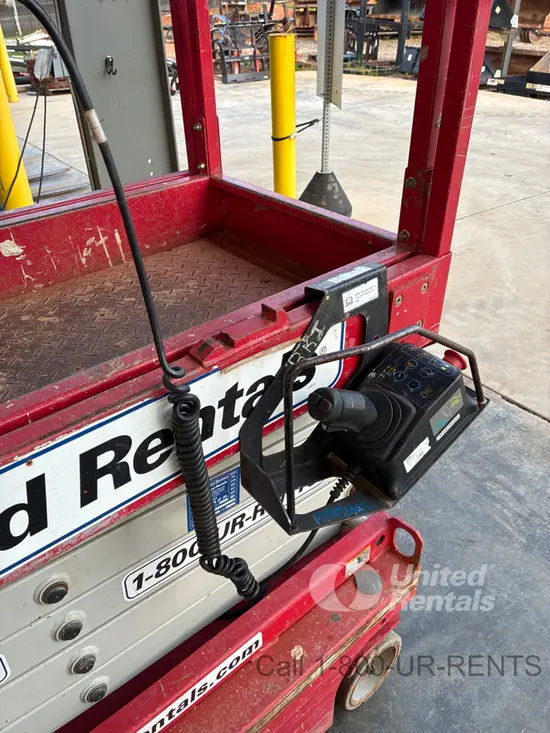 2019 MEC MICRO 19 Scissor Lift