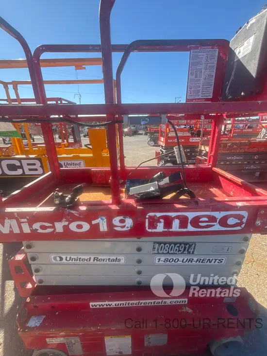 2018 MEC MICRO 19 Scissor Lift
