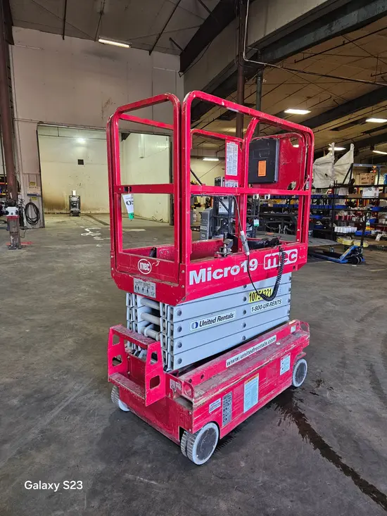 2018 MEC MICRO 19 Scissor Lift
