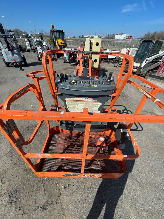 2017 JLG E400AJPN Articulating Boom Lift