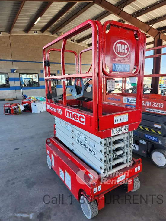 2017 MEC MICRO 19 Scissor Lift