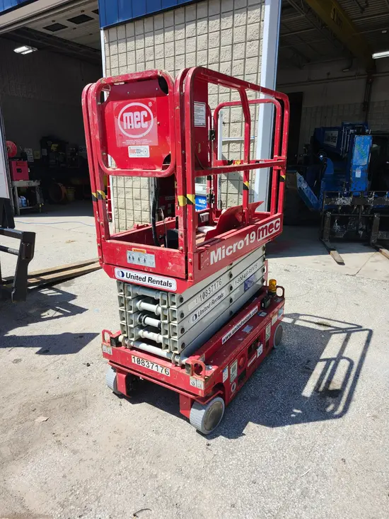 2018 MEC MICRO 19 Scissor Lift
