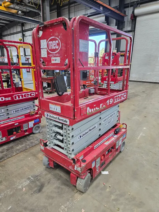 2019 MEC MICRO 19 Scissor Lift