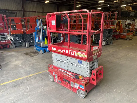2019 MEC MICRO 19 Scissor Lift