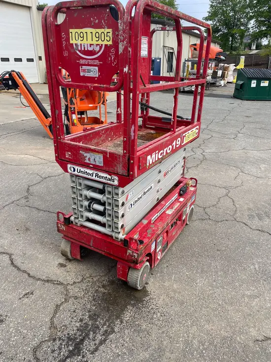 2019 MEC MICRO 19 Scissor Lift