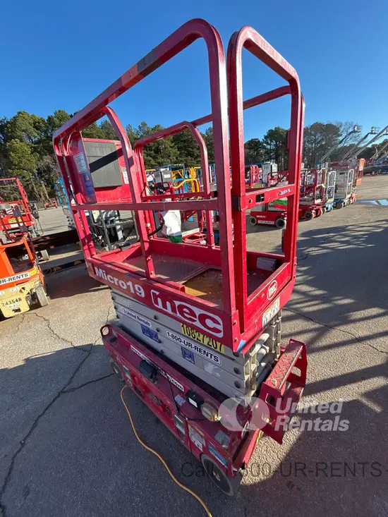 2018 MEC MICRO 19 Scissor Lift