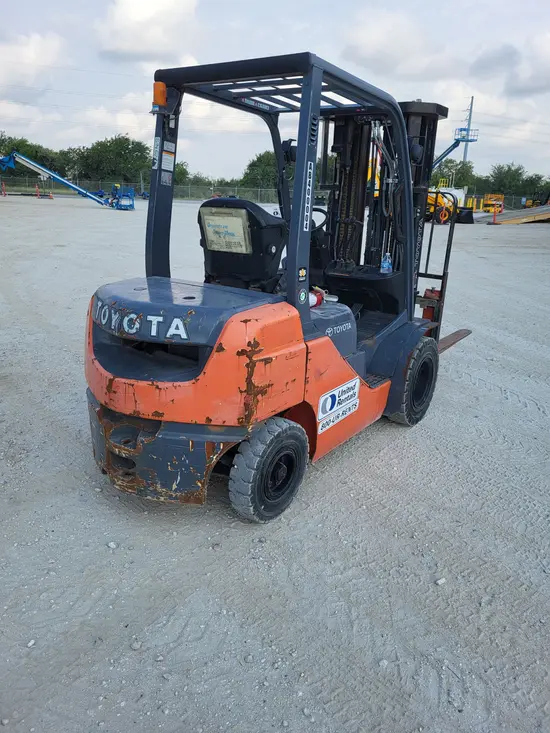 2018 Toyota 8FDU25 Warehouse Forklift